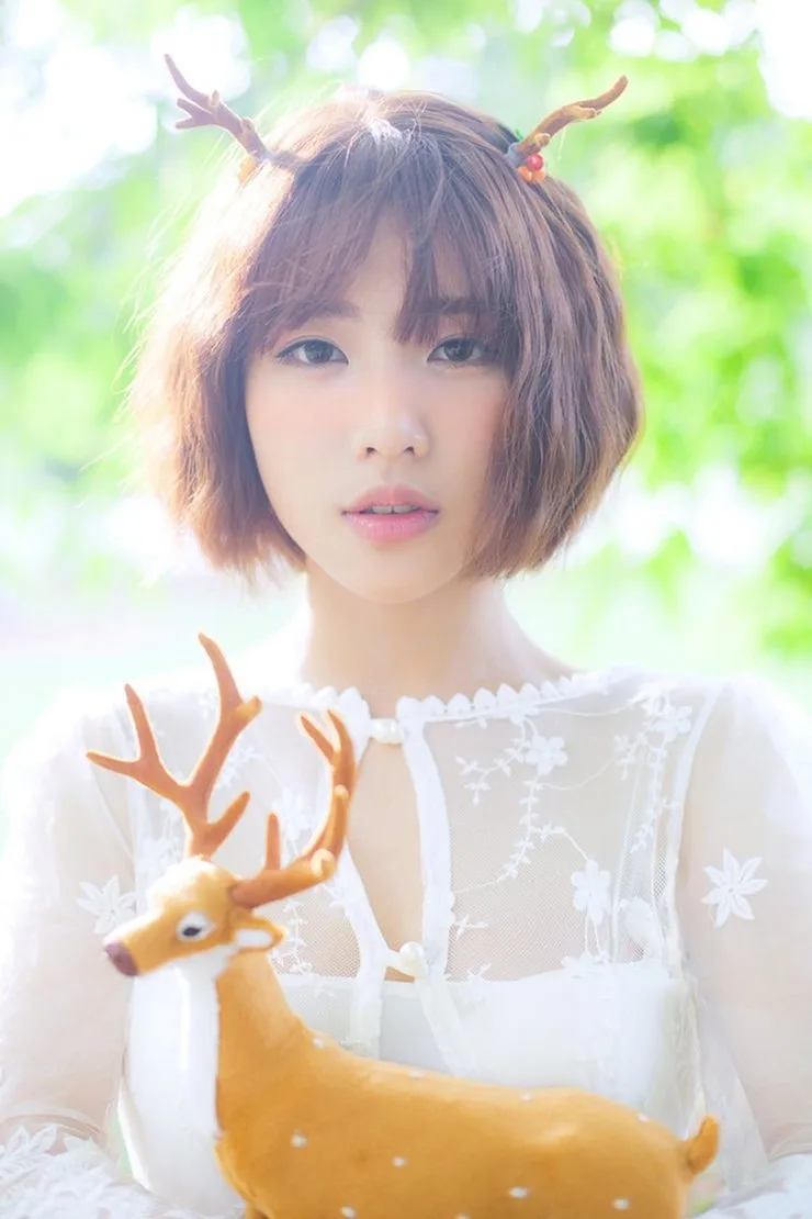 短发美女写真 图片6