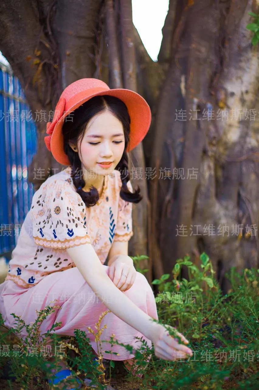 麻花辫少女街拍 图片1