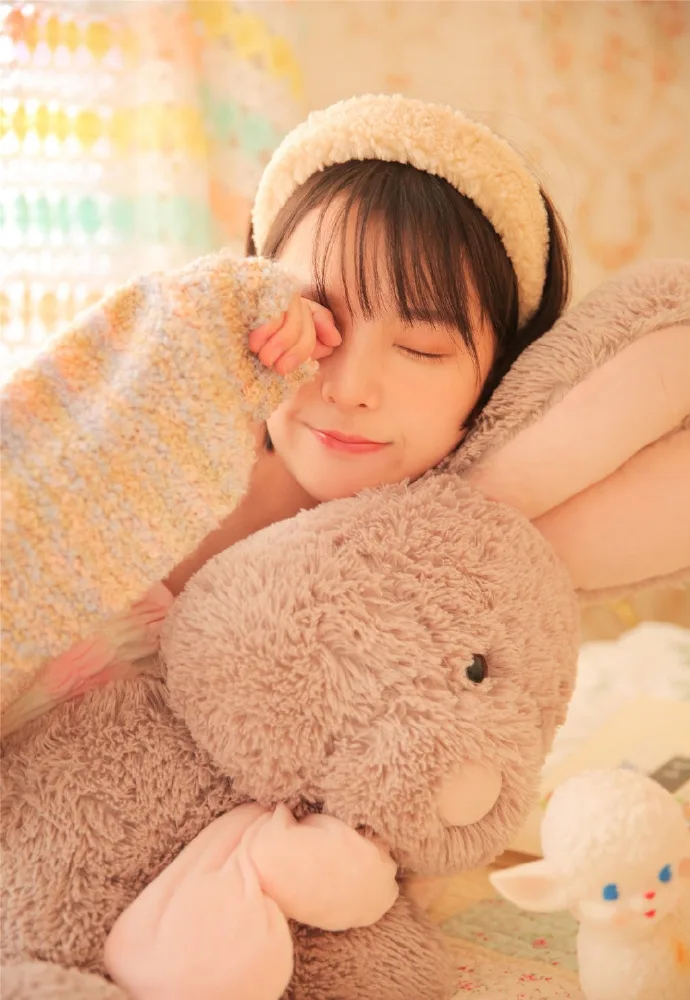 短发美女写真 图片10