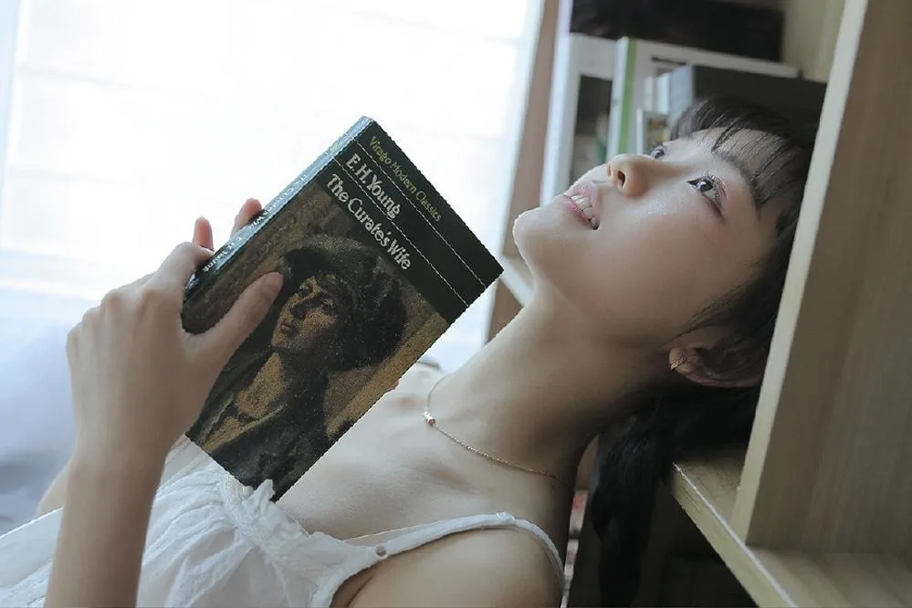 麻花辫美女私房写真 图片4