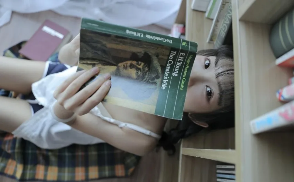 麻花辫美女私房写真 图片1
