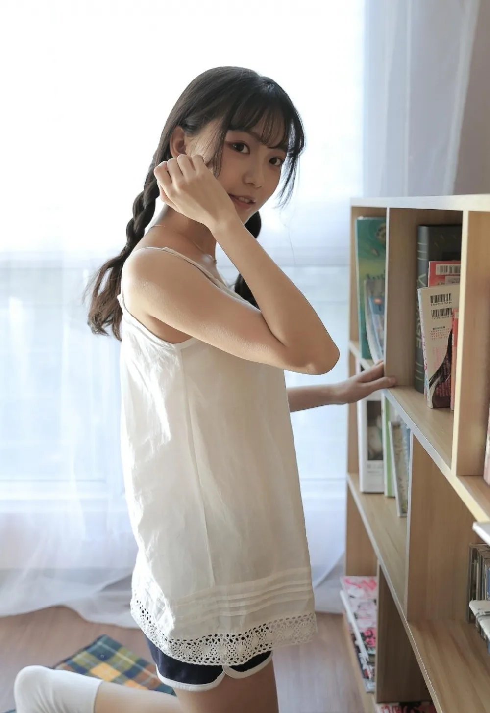 麻花辫美女私房写真 图片3