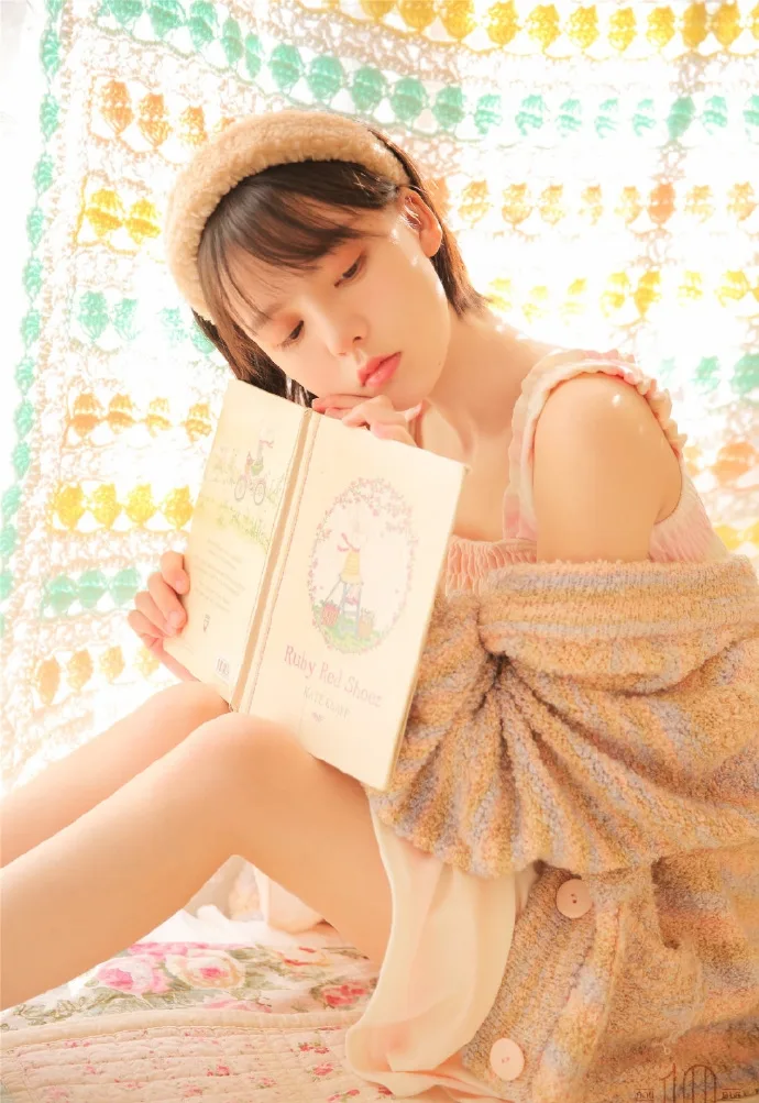 短发美女写真 图片12