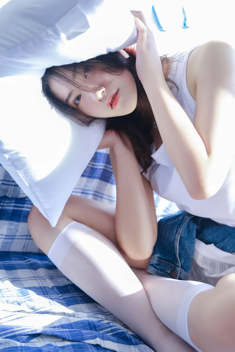 白丝美腿写真 图片6