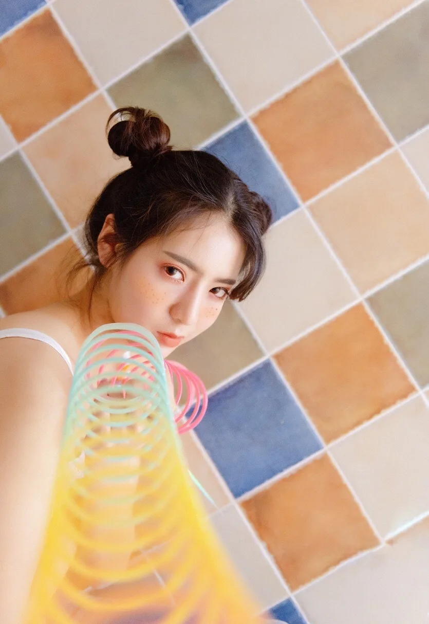 露脐装美女写真 图片5