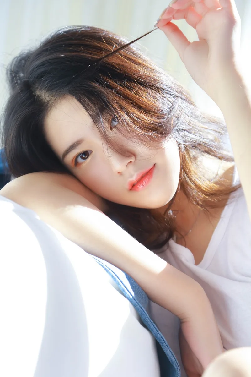 白丝美腿写真 图片1