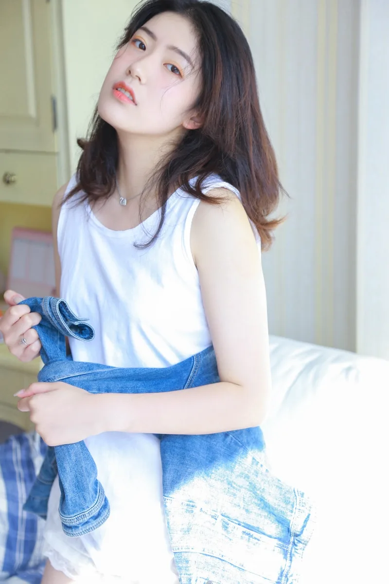 白丝美腿写真 图片2