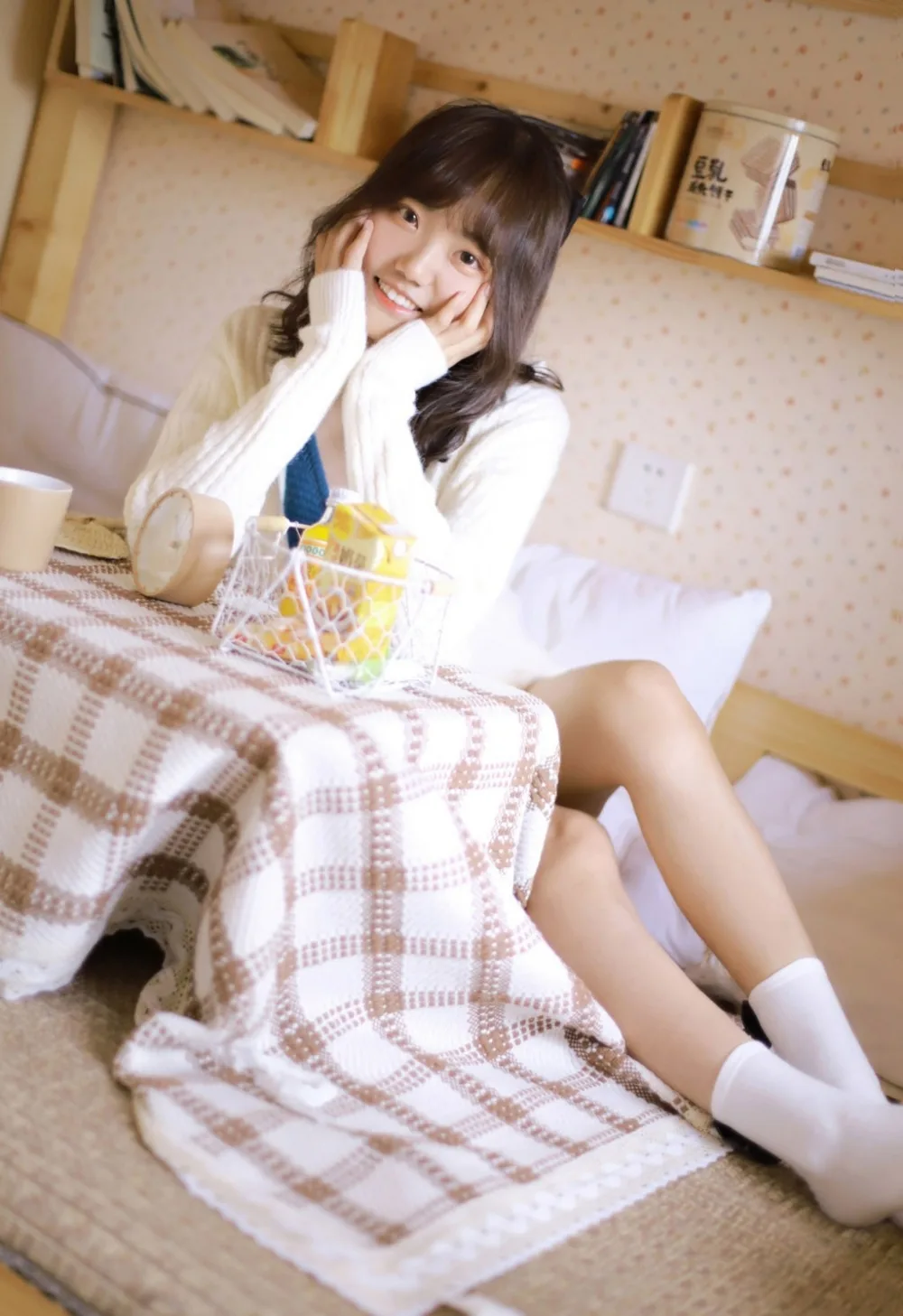短发美女写真 图片3