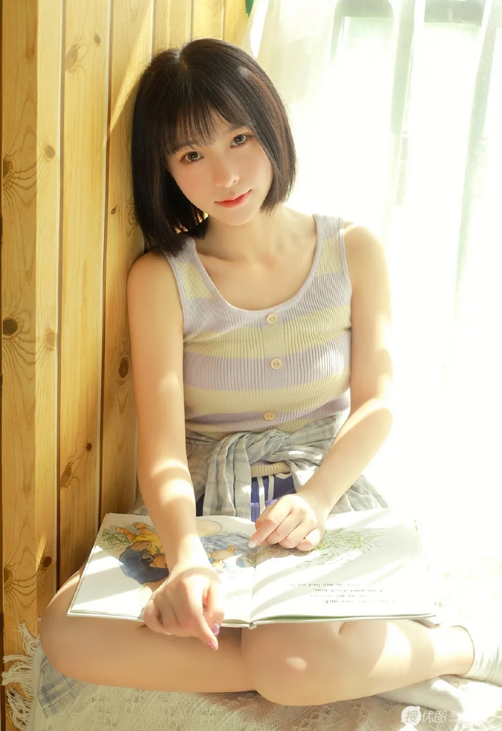 短发美女写真 图片4