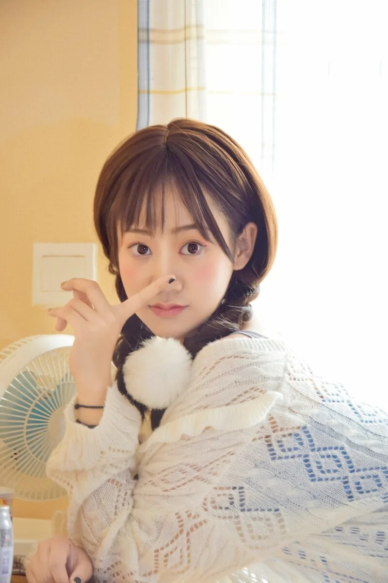 室内写真白丝美腿 图片7