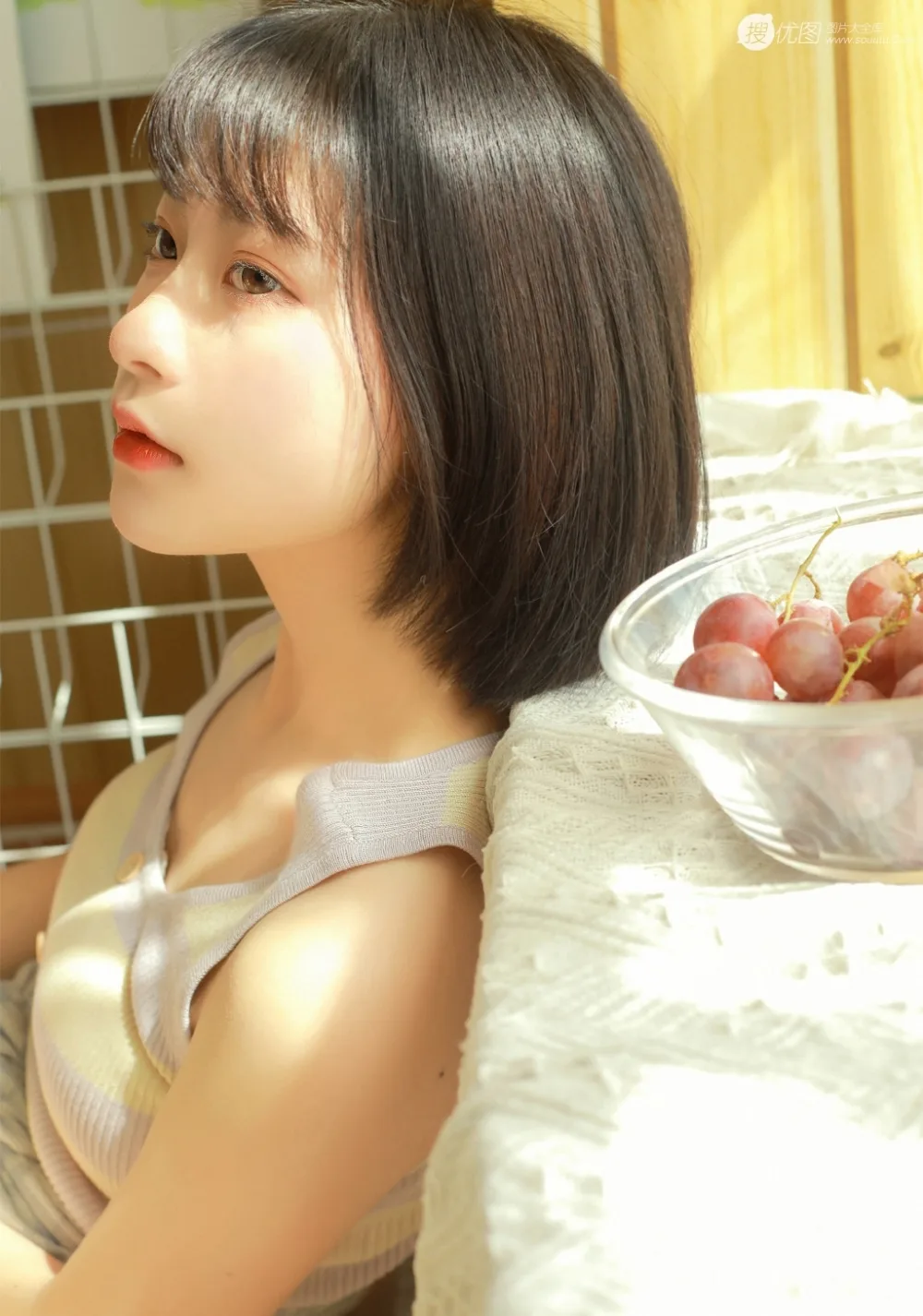 短发美女写真 图片6