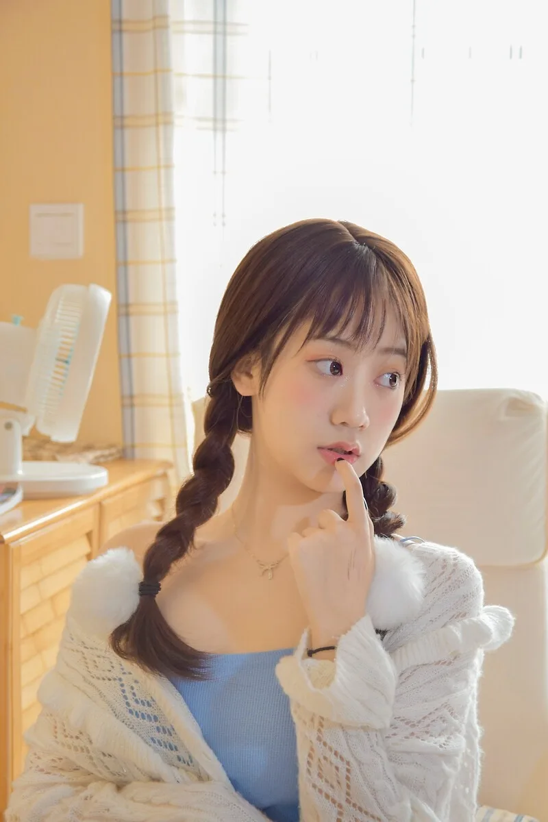 室内写真白丝美腿 图片5