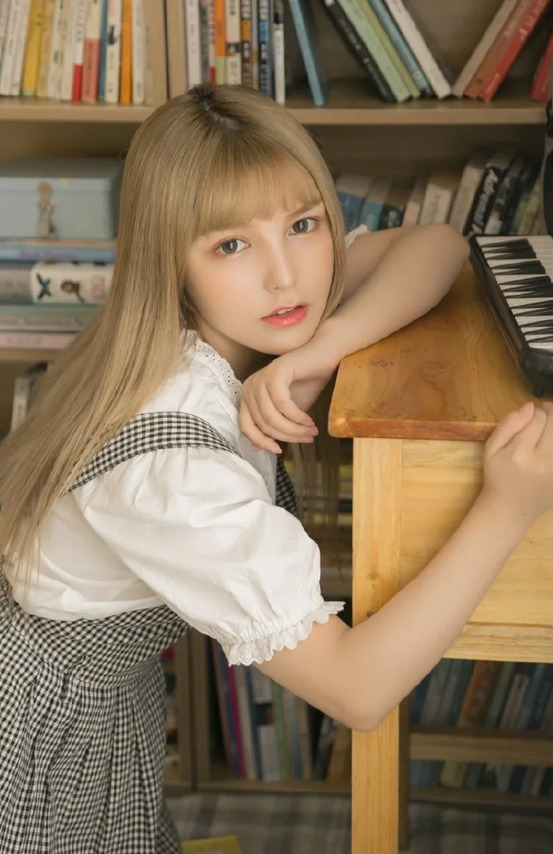 金发美女写真 图片5