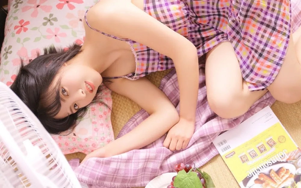 短发美女写真 图片4