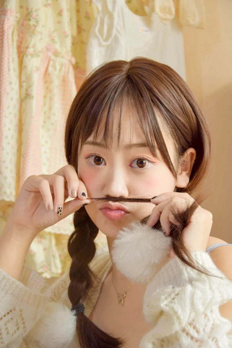 室内写真白丝美腿 图片2