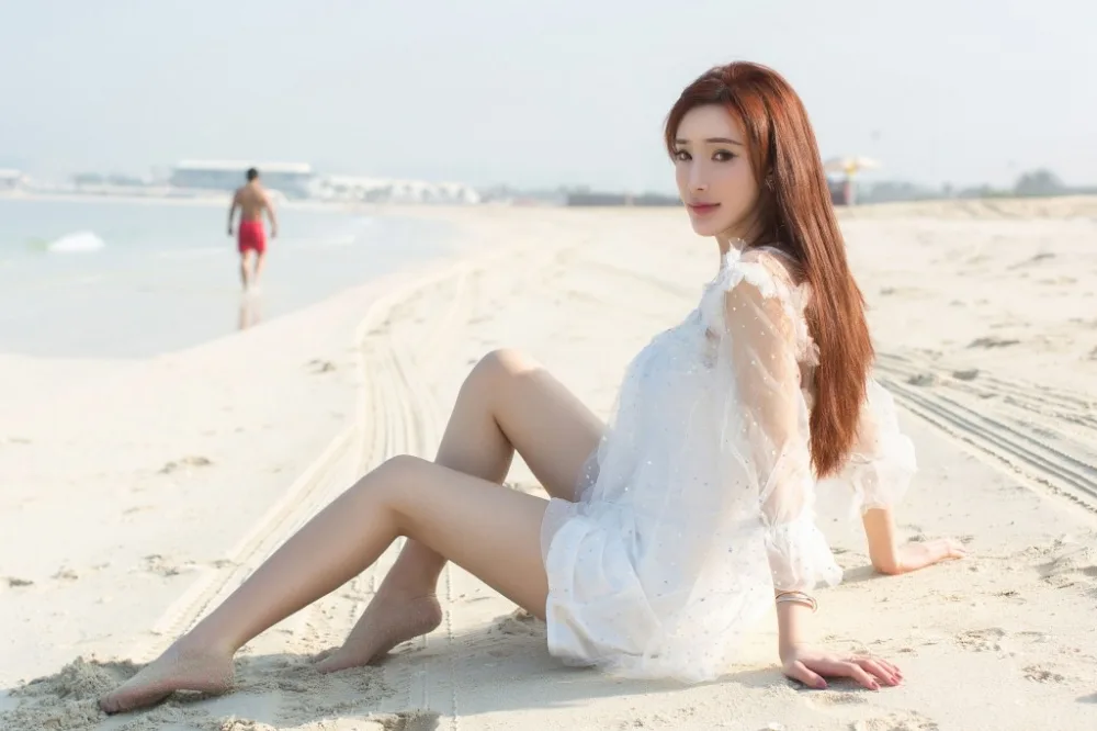 金发美女海边写真 图片3