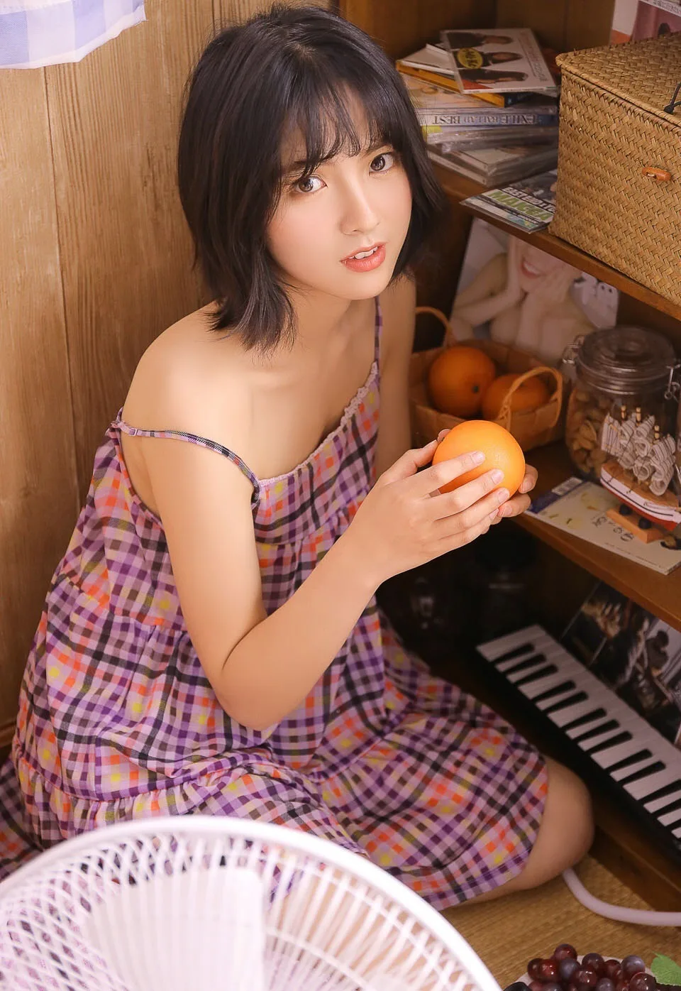 短发美女写真 图片5