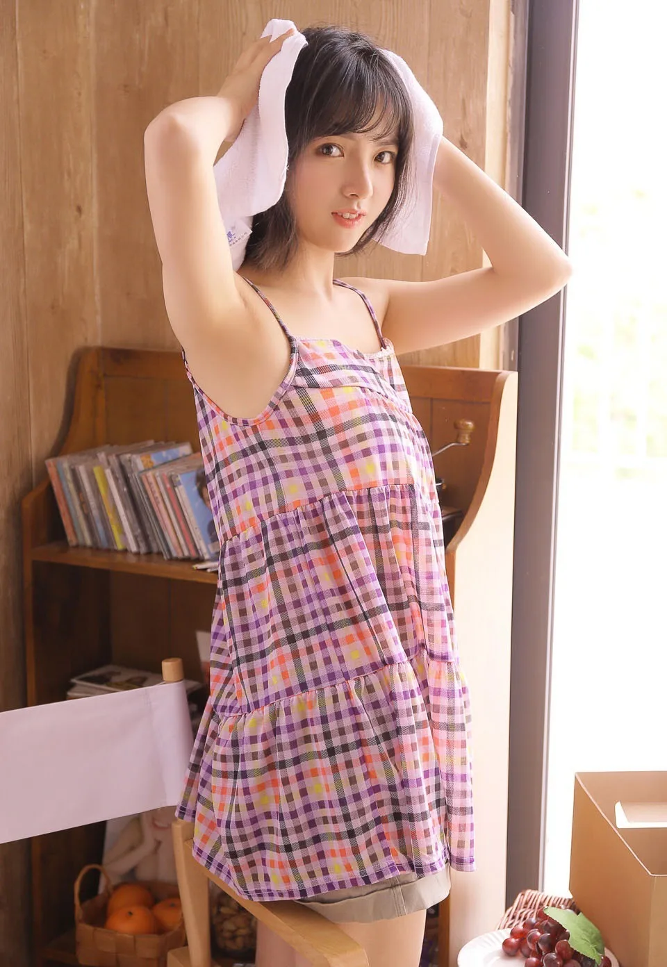 短发美女写真 图片2