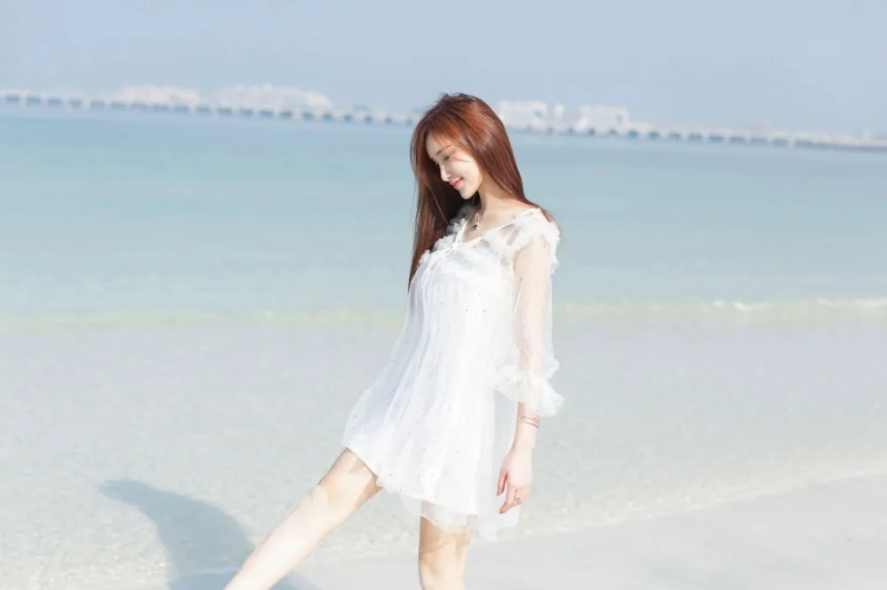 金发美女海边写真 图片8