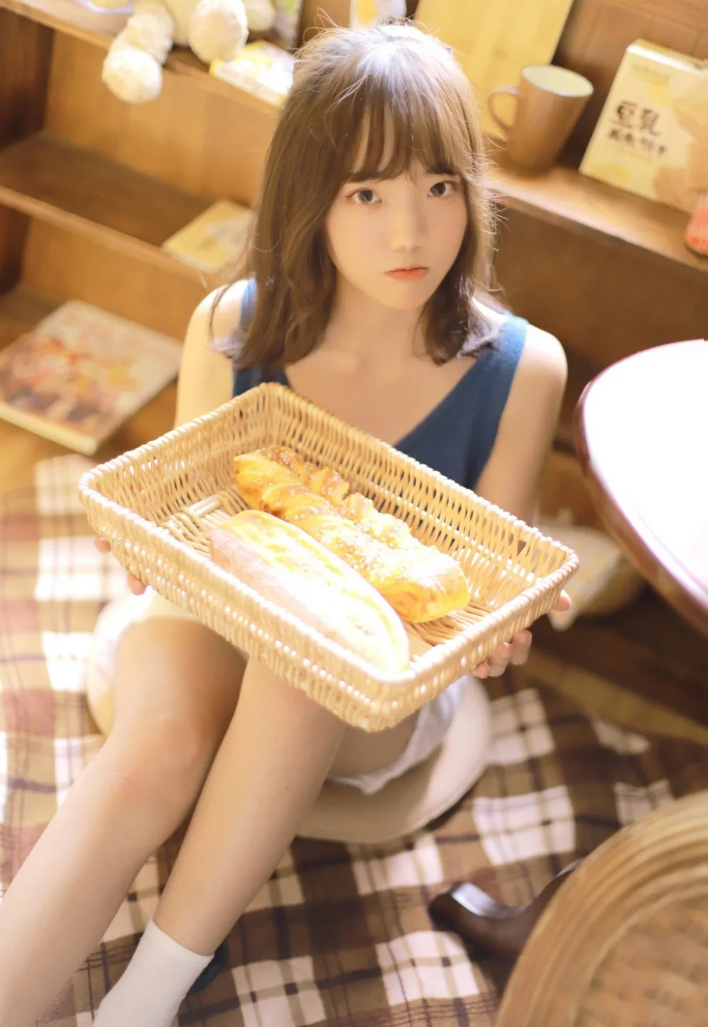 短发美女写真 图片7