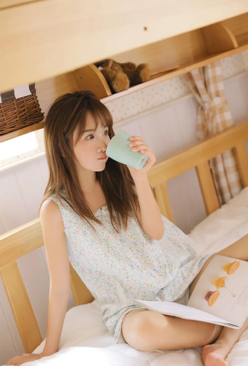 碎花裙美女写真 图片4