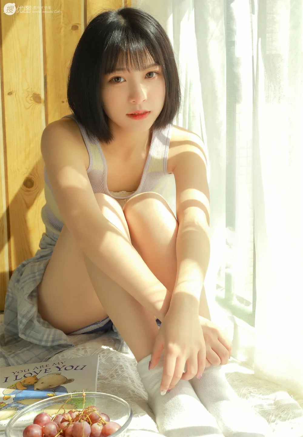 短发美女写真 图片7