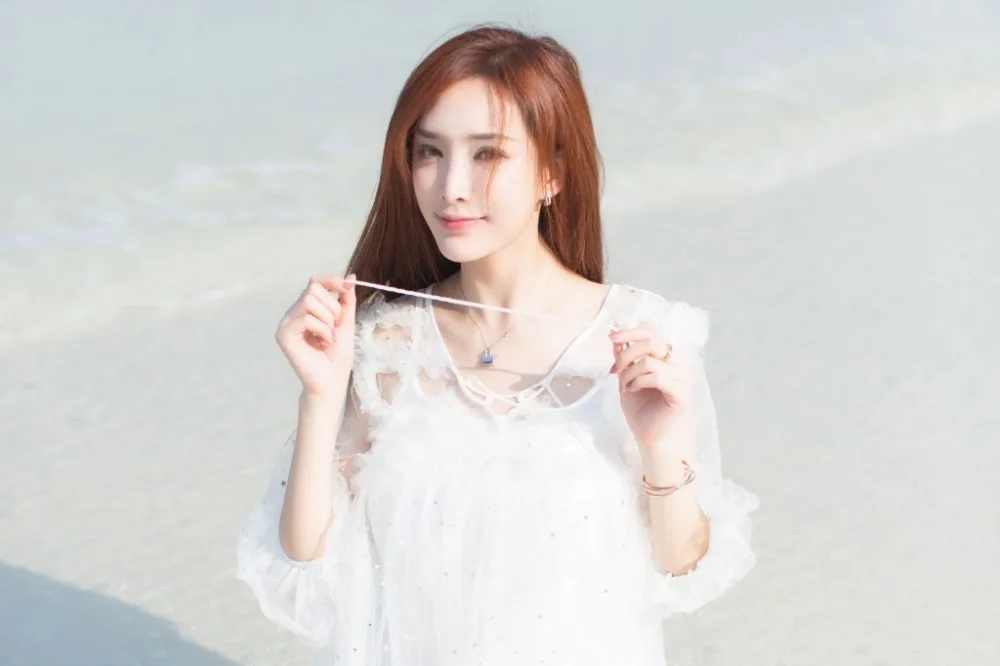金发美女海边写真 图片9