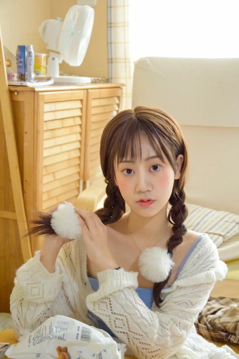 室内写真白丝美腿 图片10