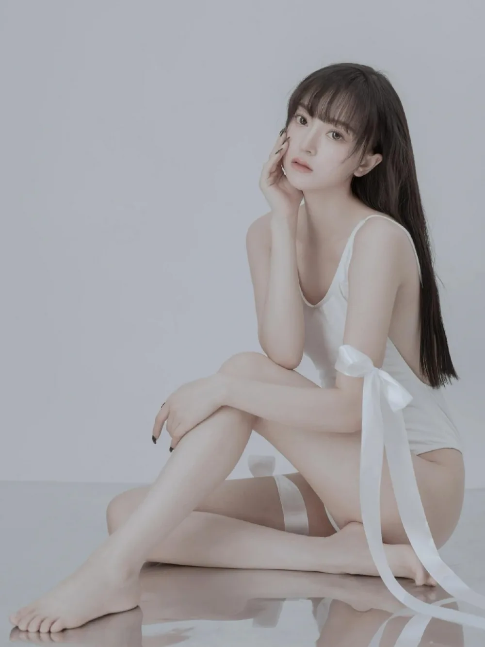 连体泳衣美女写真 图片2