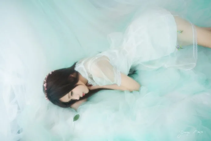 瓜子脸 小姐姐 白裙 室内写真 图片7