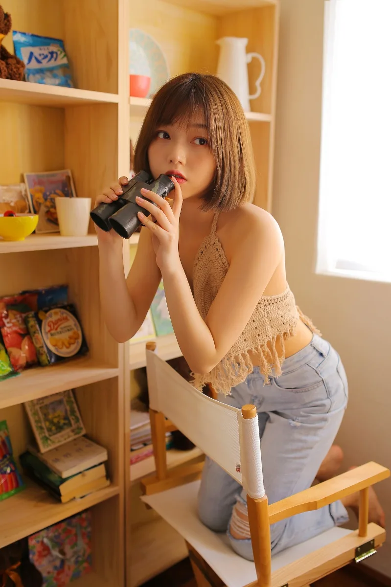 吊带露脐装写真 图片4