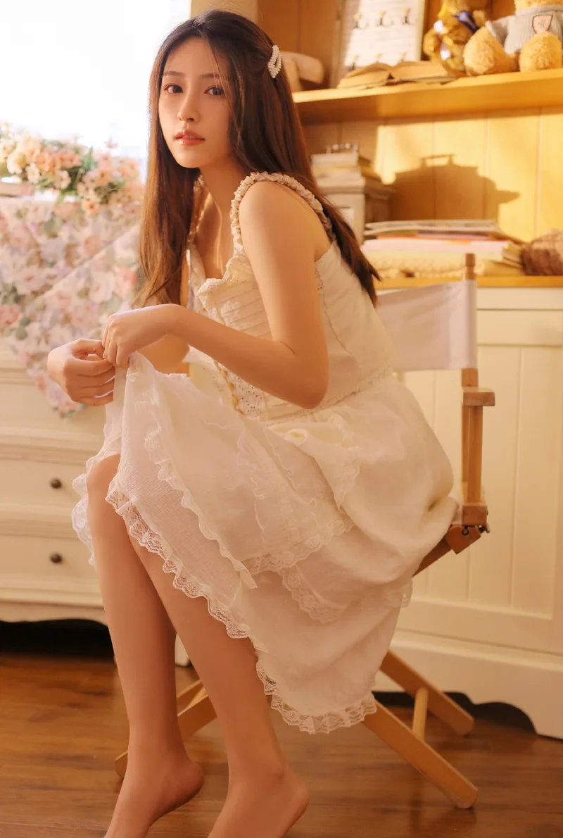 黑长直美女，精致侧颜写真 图片3