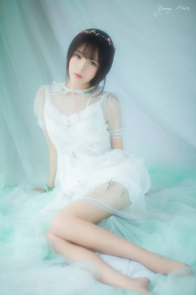 瓜子脸 小姐姐 白裙 室内写真 图片4