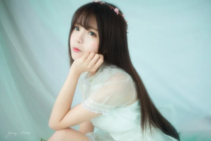 瓜子脸 小姐姐 白裙 室内写真 图片8
