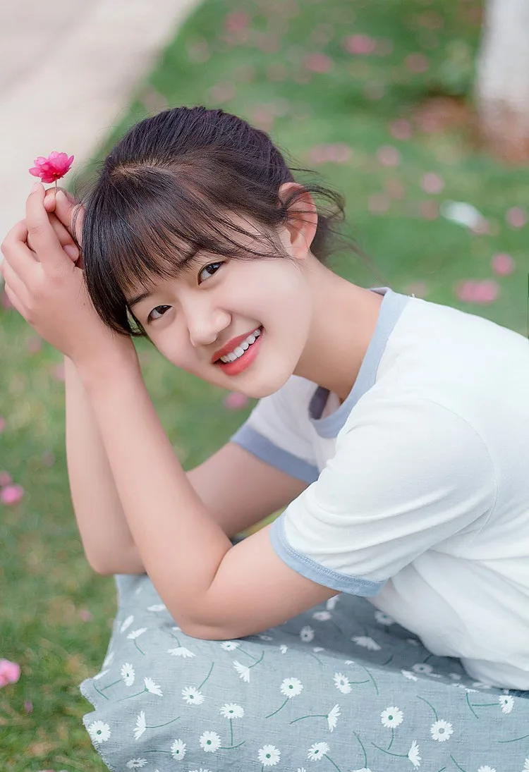 甜美少女街拍 图片8