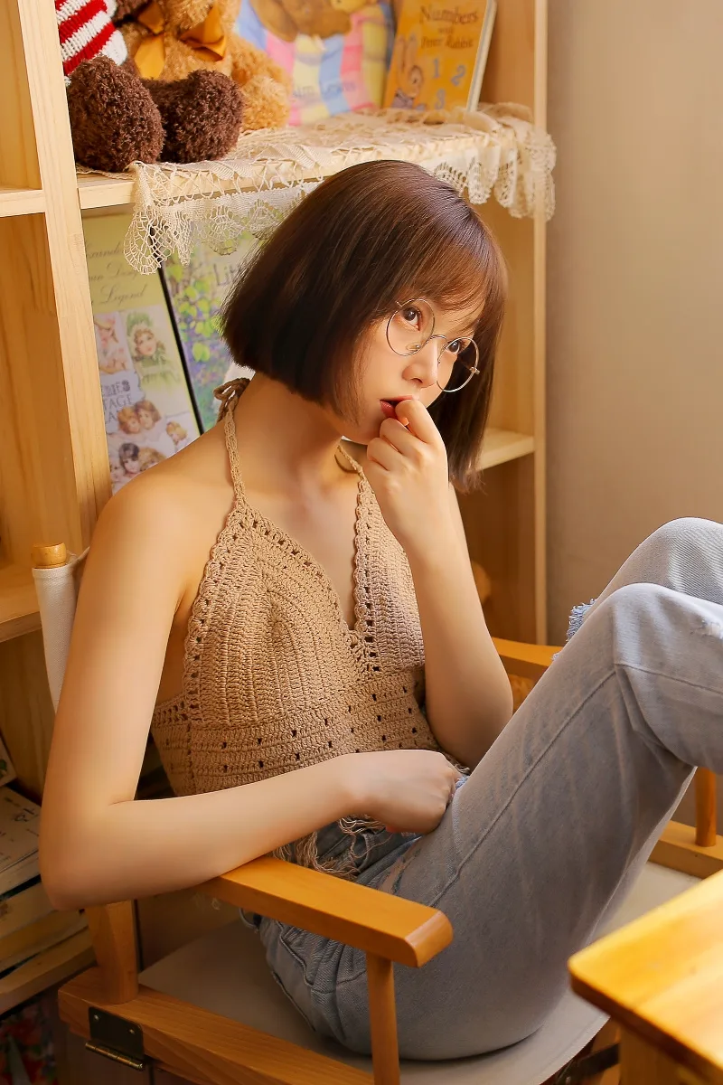 吊带露脐装写真 图片7