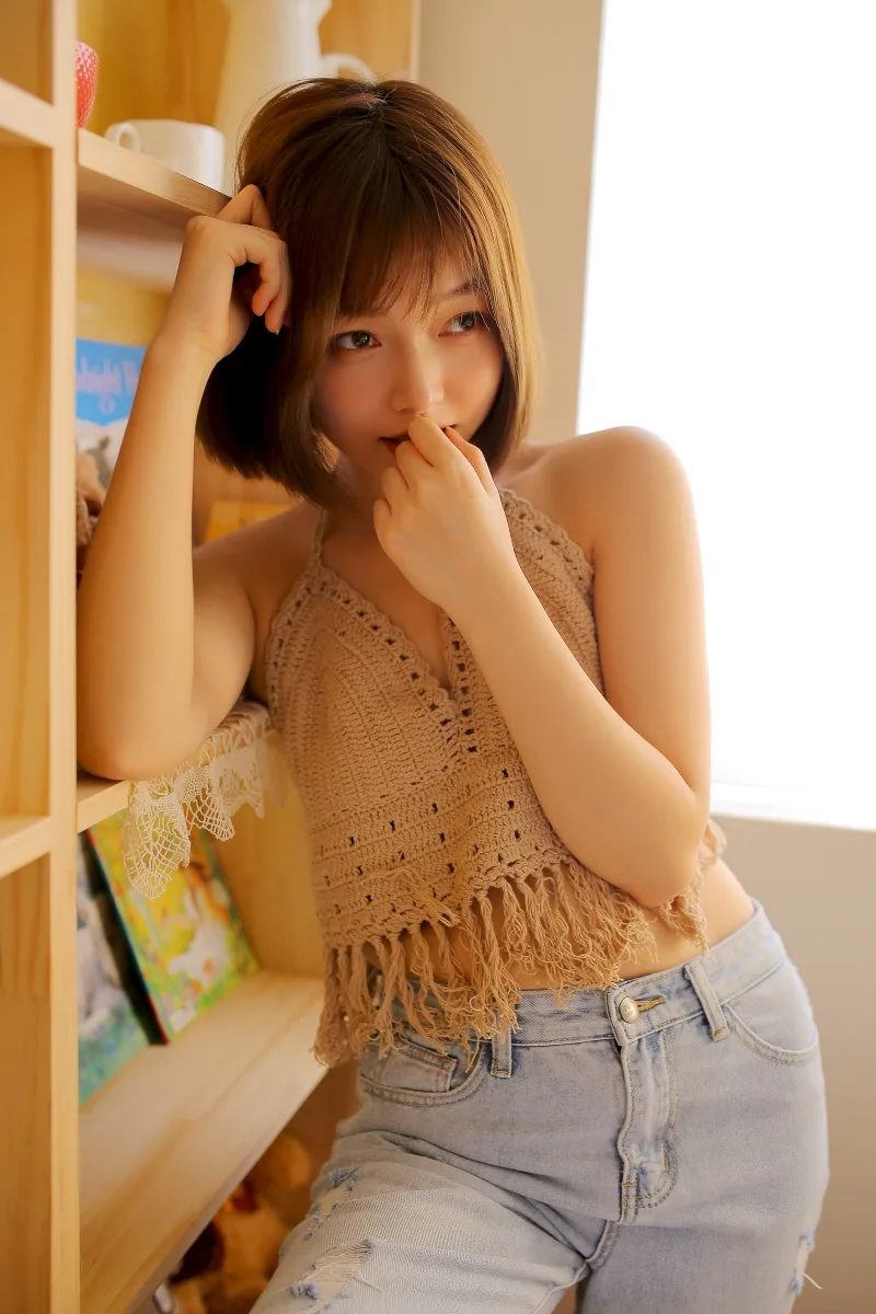 吊带露脐装写真 图片5