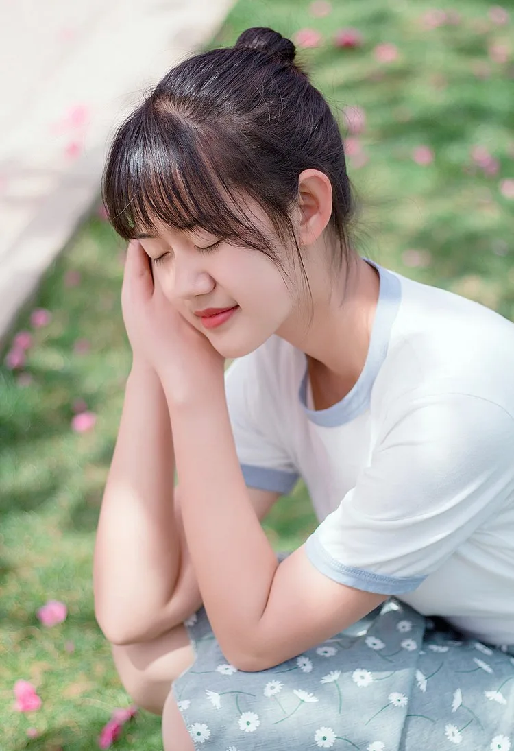 甜美少女街拍 图片10
