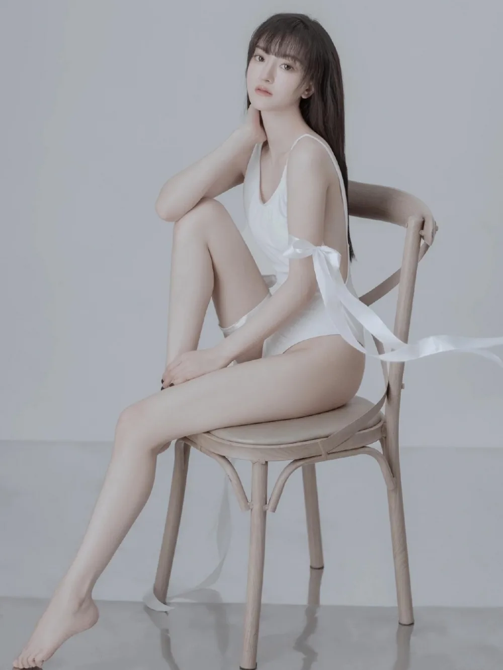 连体泳衣美女写真 图片1