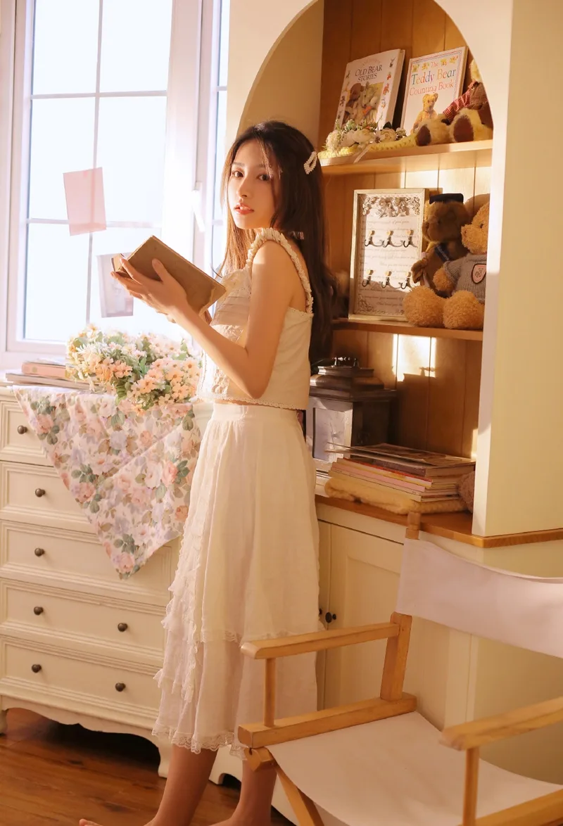 黑长直美女，精致侧颜写真 图片2