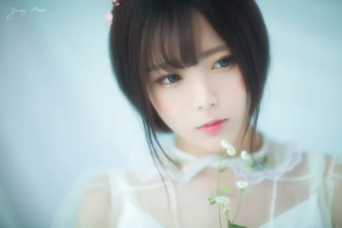 瓜子脸 小姐姐 白裙 室内写真 图片9