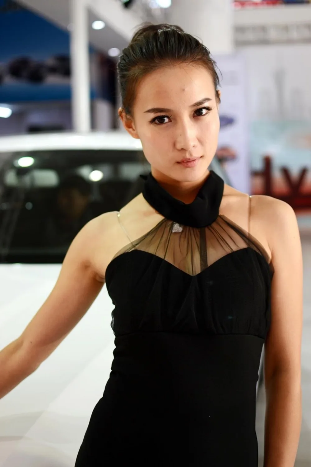 车模黑丝美腿写真 图片2
