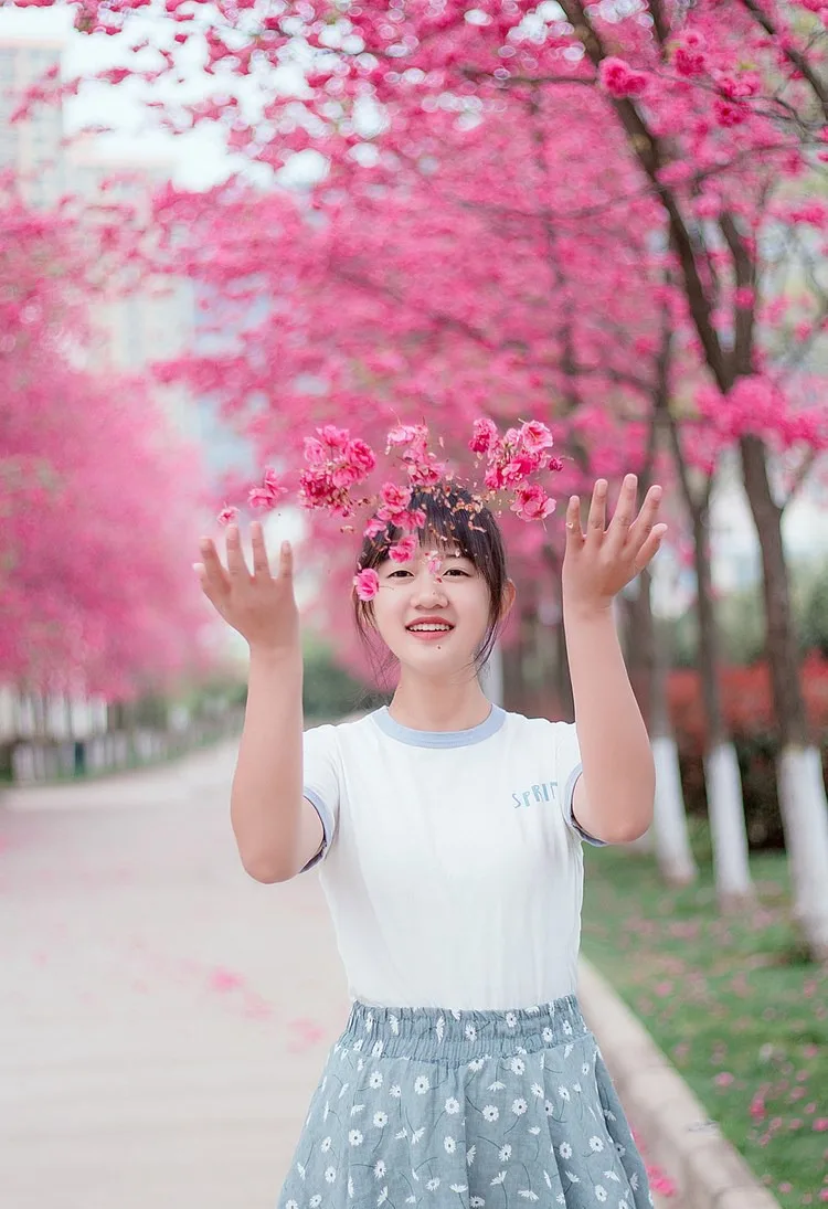 甜美少女街拍 图片6