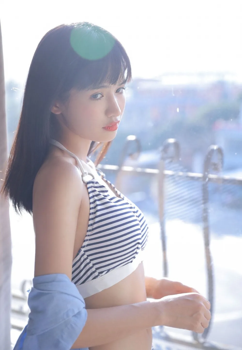 吊带内衣美女写真 图片5