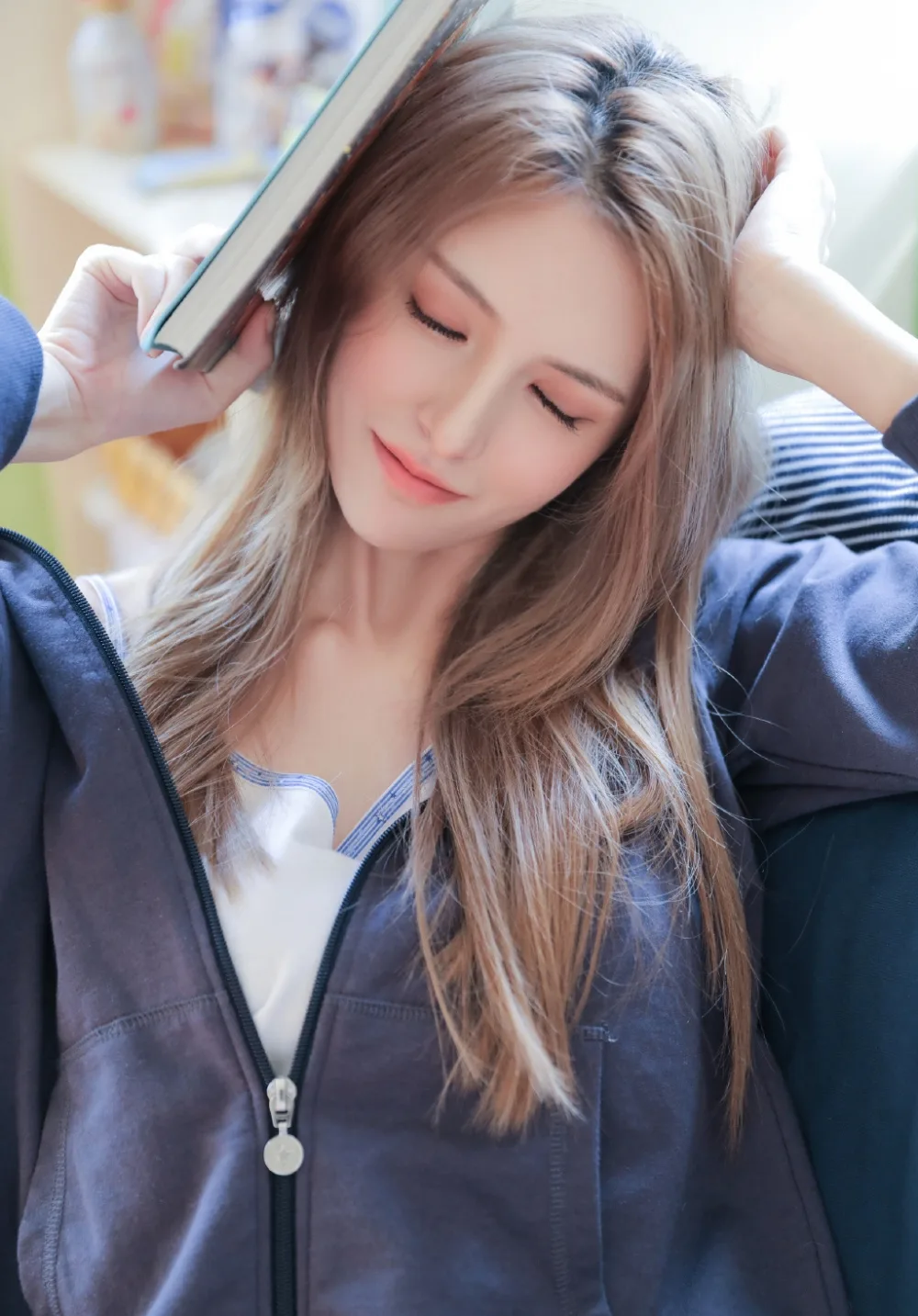 金发美女写真, 吊带装穿搭 图片9
