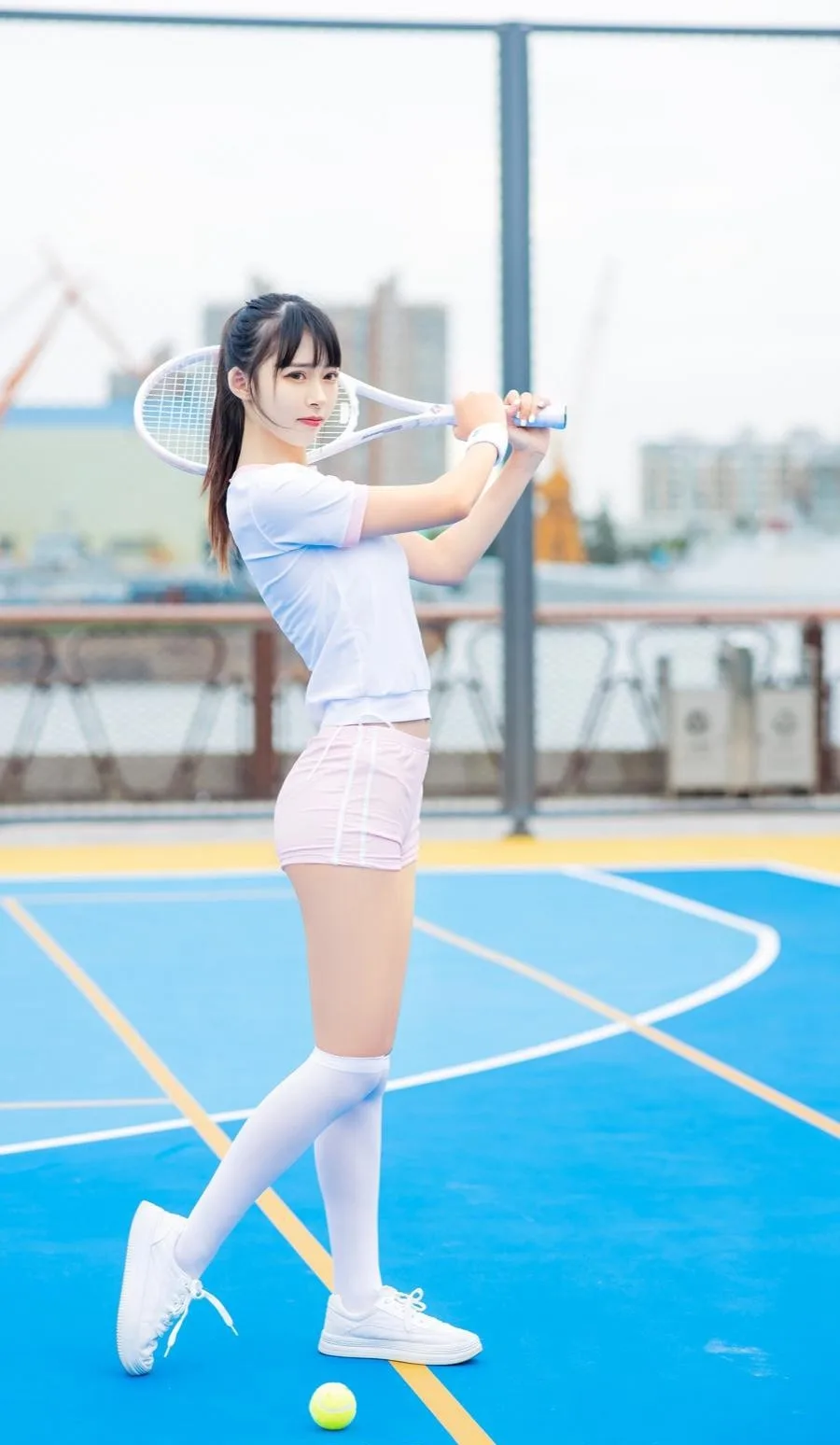 校园运动风白丝美腿写真 图片8