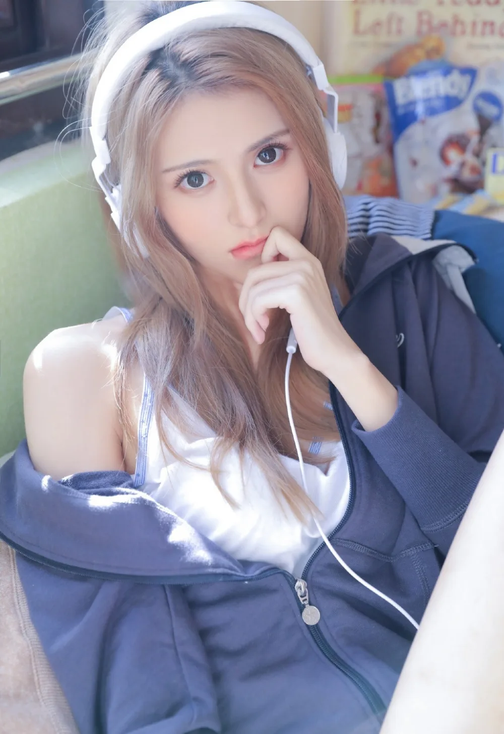 金发美女写真, 吊带装穿搭 图片5