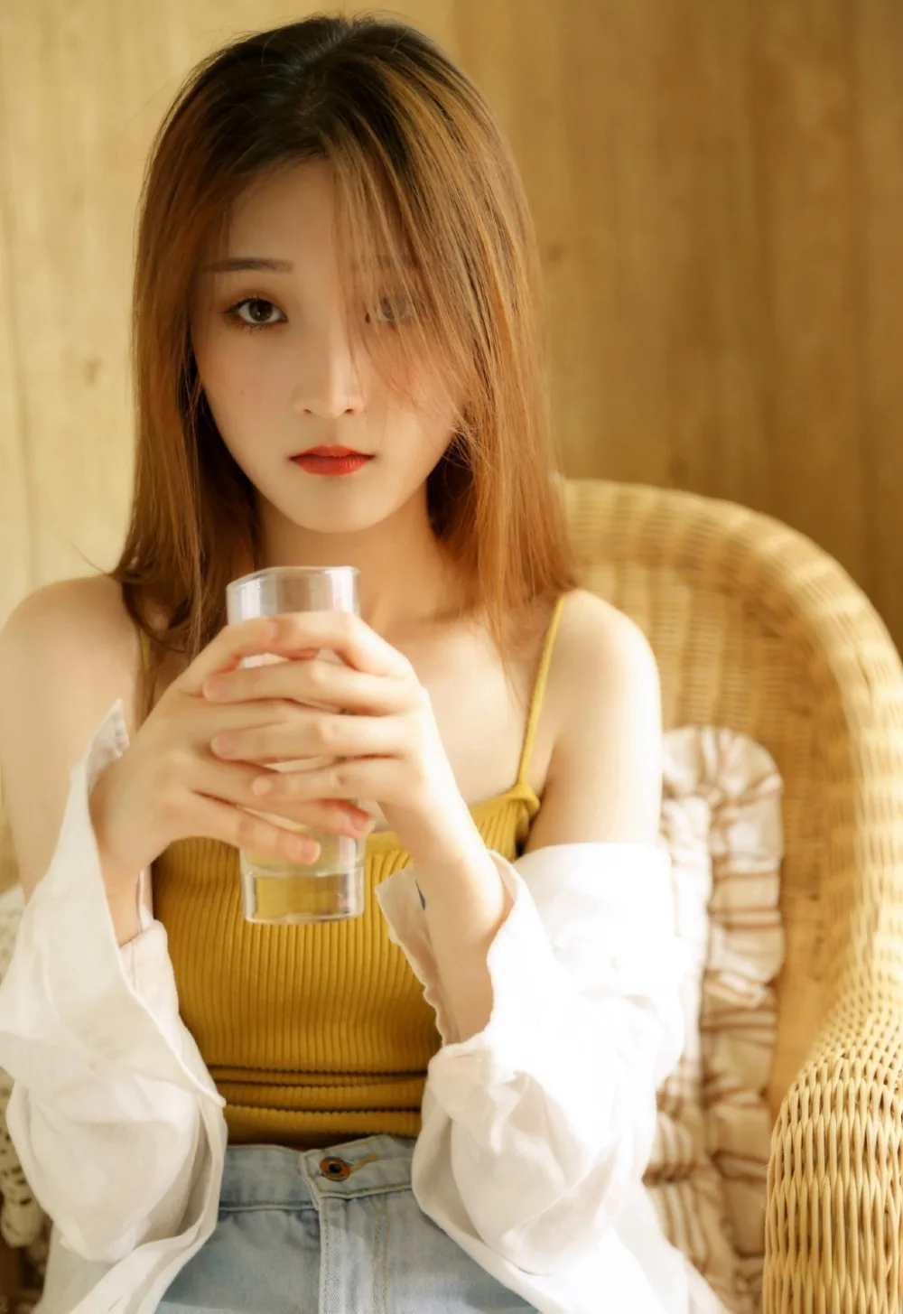 吊带美女写真 图片5