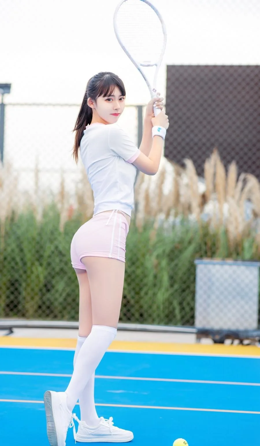 校园运动风白丝美腿写真 图片7