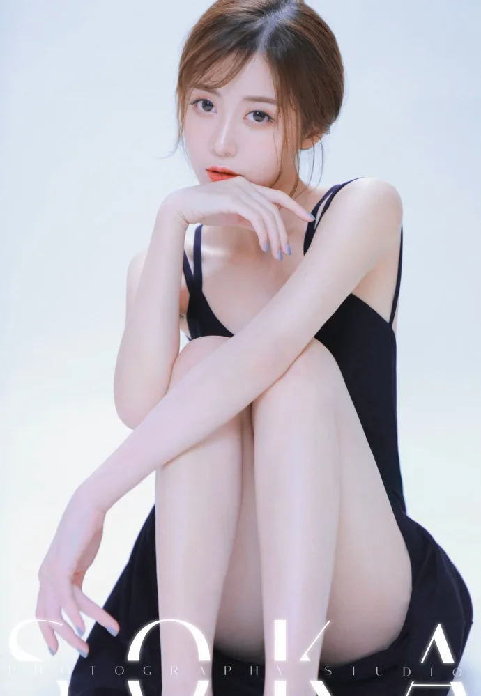 黑色吊带裙美女写真 图片7